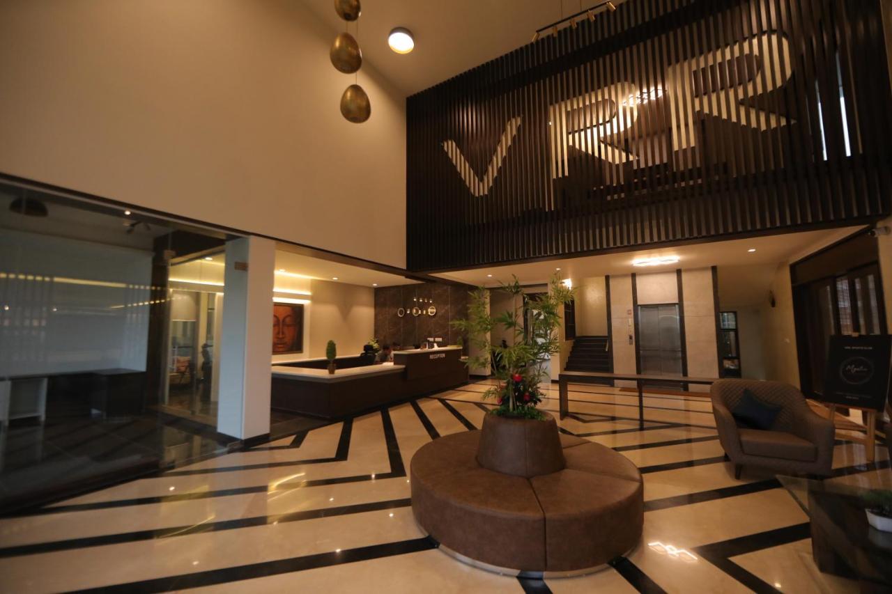 Vrr Astoria Hotel & Convention Center Bangalore Exterior photo