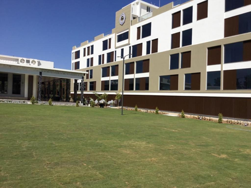 Vrr Astoria Hotel & Convention Center Bangalore Exterior photo