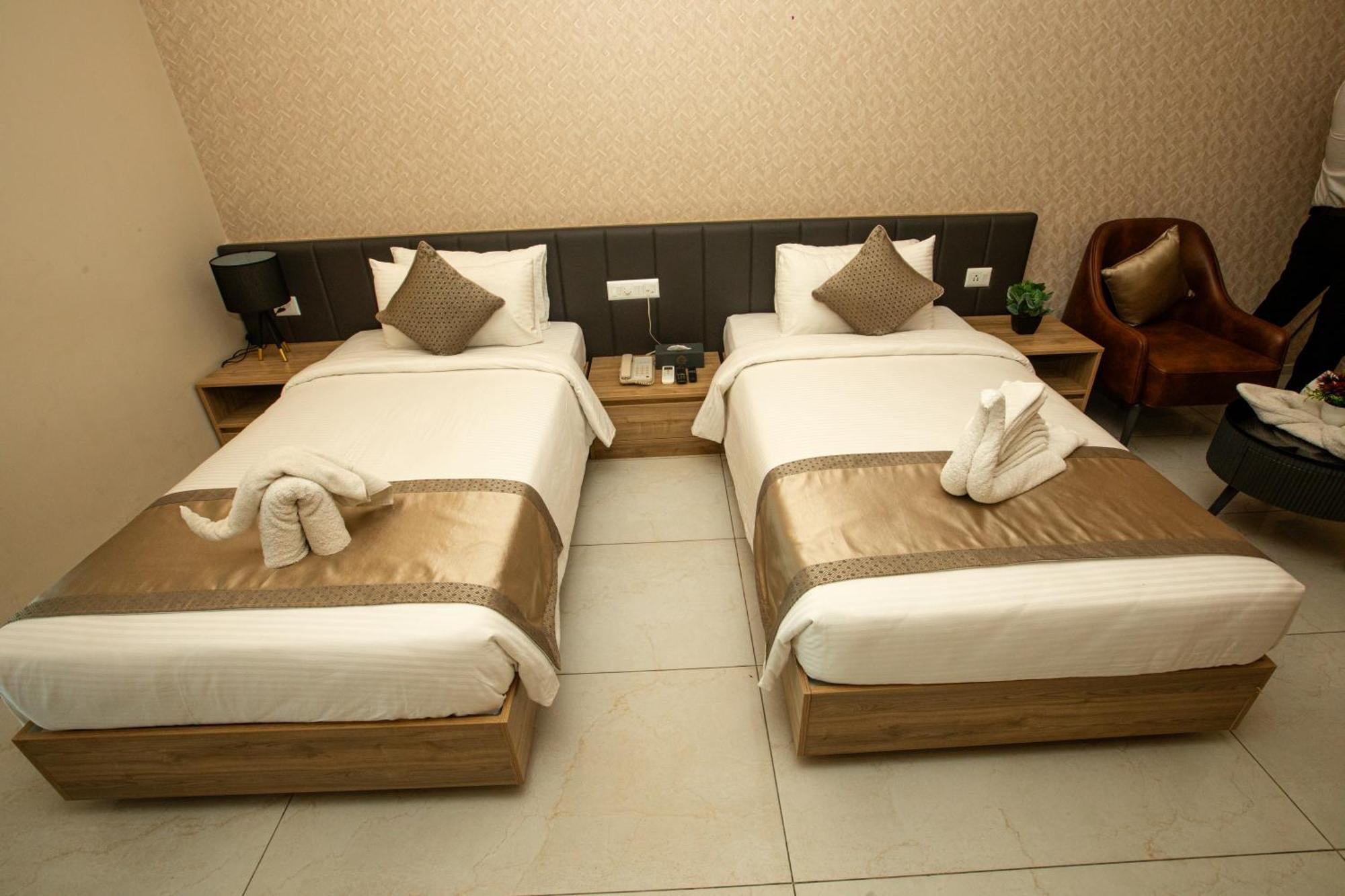 Vrr Astoria Hotel & Convention Center Bangalore Exterior photo