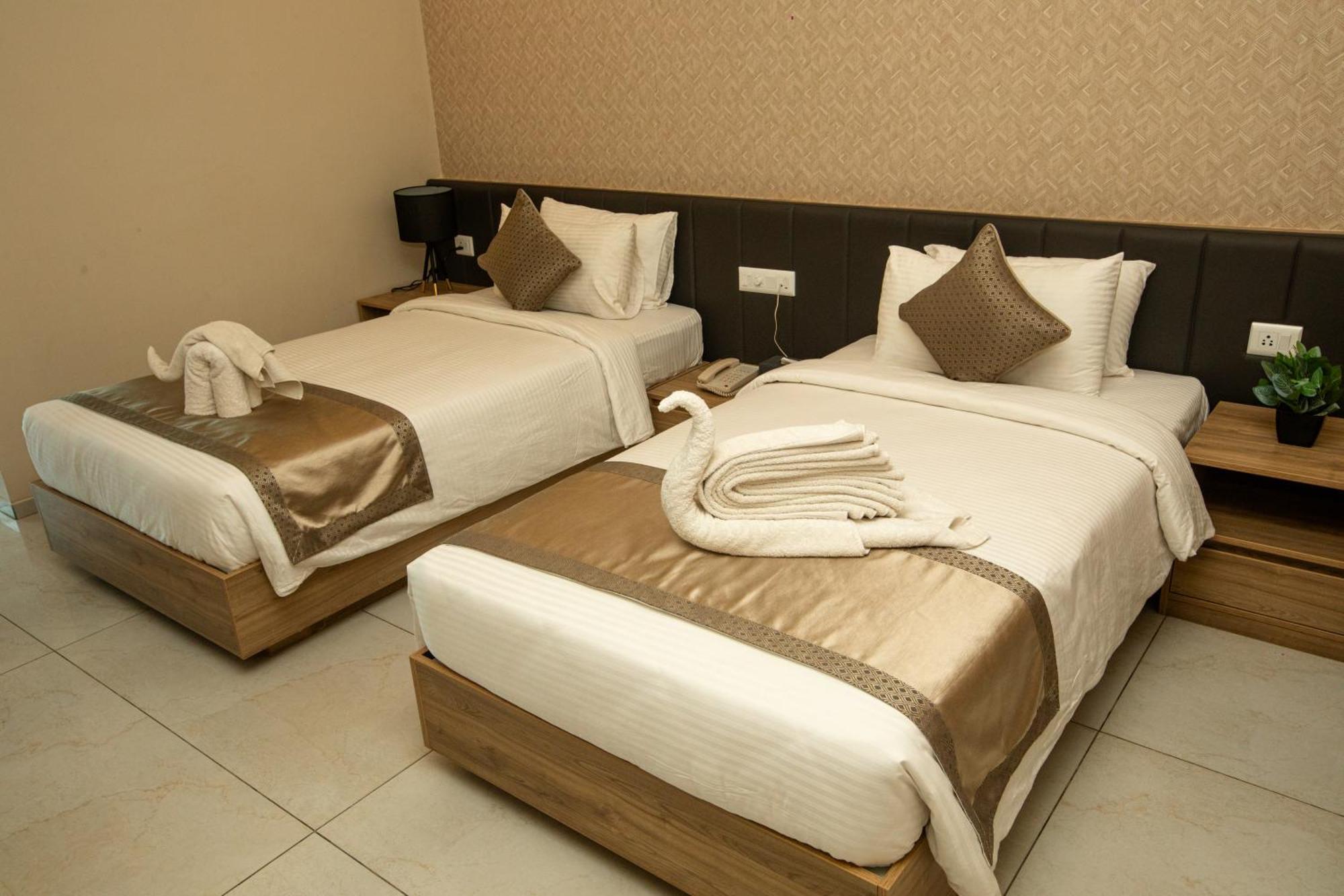 Vrr Astoria Hotel & Convention Center Bangalore Exterior photo